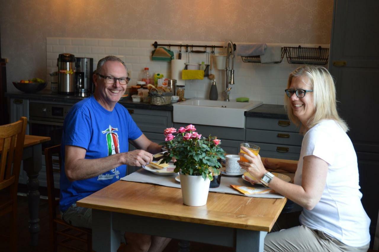 Aux 4 Saules De 4 Wilgen Bed and Breakfast Modave Exteriör bild