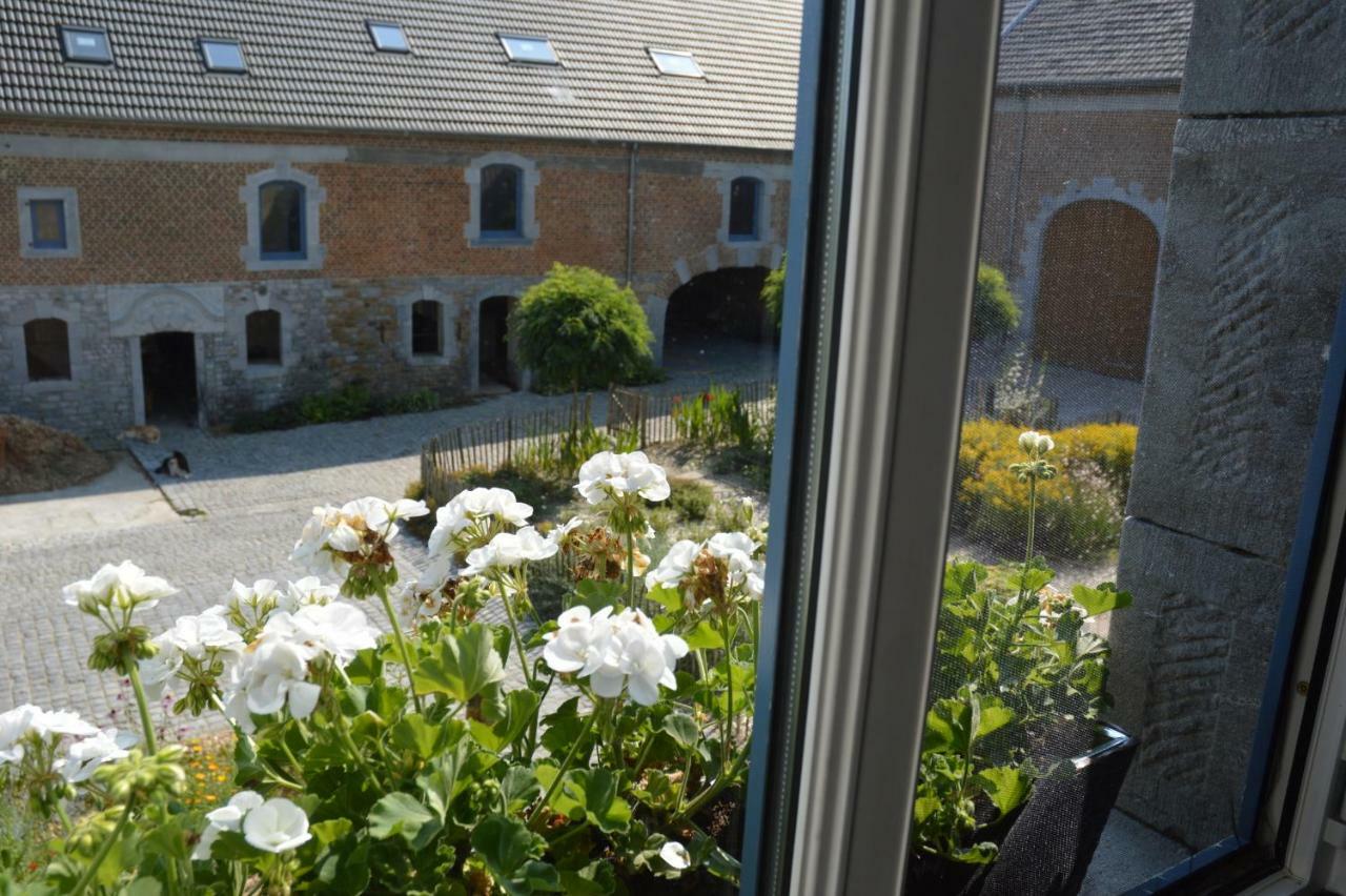 Aux 4 Saules De 4 Wilgen Bed and Breakfast Modave Exteriör bild